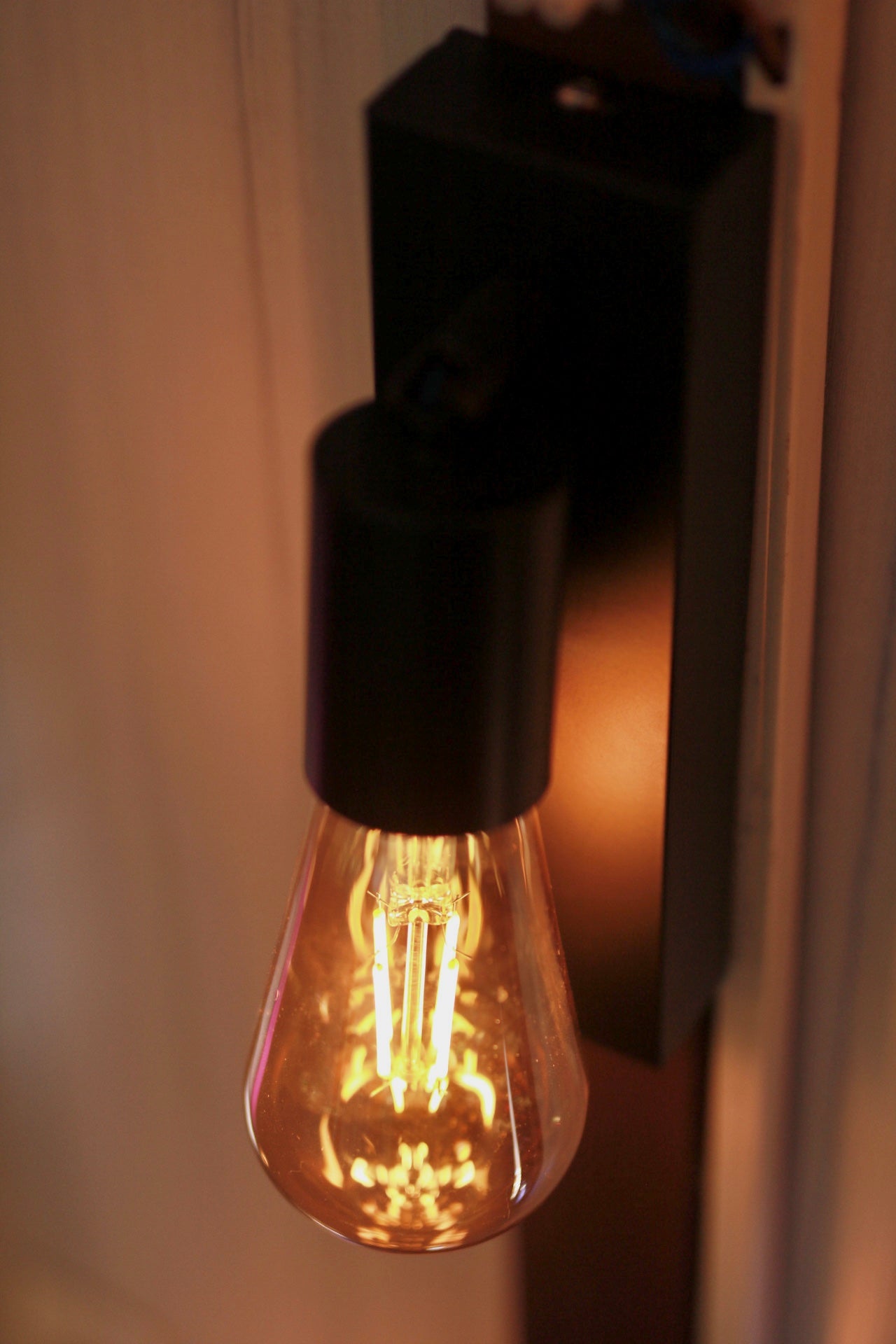 WALL LIGHT W302 – SYNX HOUSE