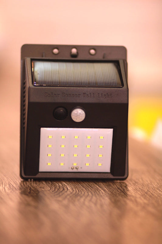 OUTDOOR SOLAR SENSOR LIGHT WHITE